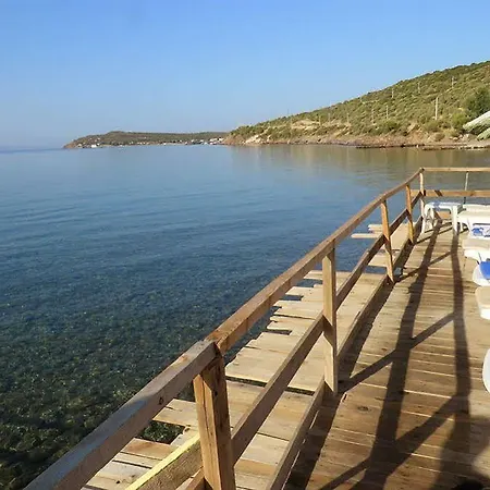 Nazan & Restaurant & מלון