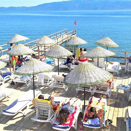 Nazan & Restaurant & מלון 3*