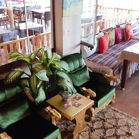 מלון Nazan & Restaurant & 3*