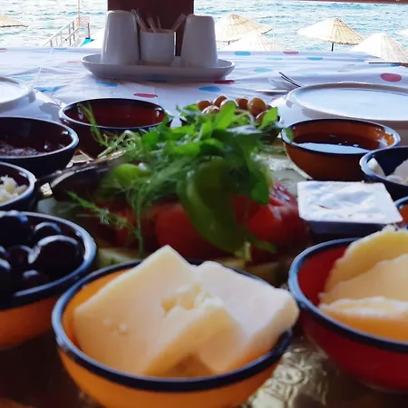 מלון Nazan & Restaurant &