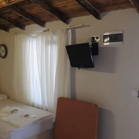 Nazan & Restaurant & מלון 3*