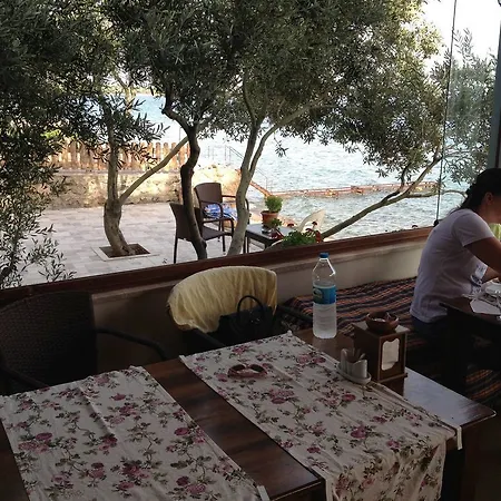 Nazan & Restaurant & מלון