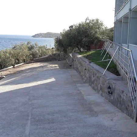 מלון Nazan & Restaurant & 3*