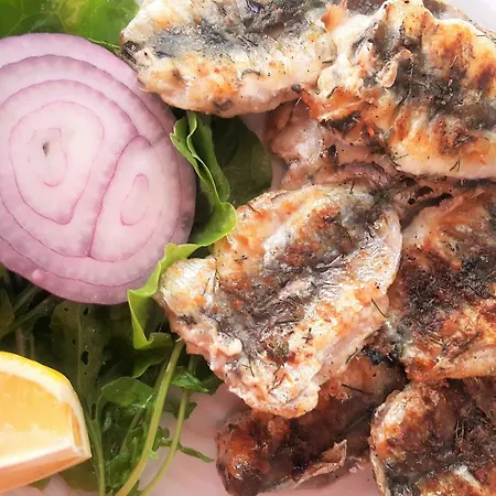 Nazan & Restaurant & מלון