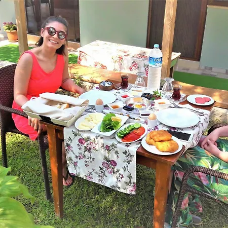 מלון Nazan & Restaurant &