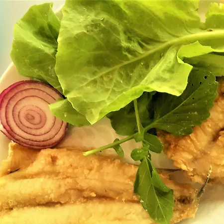 Nazan & Restaurant & מלון