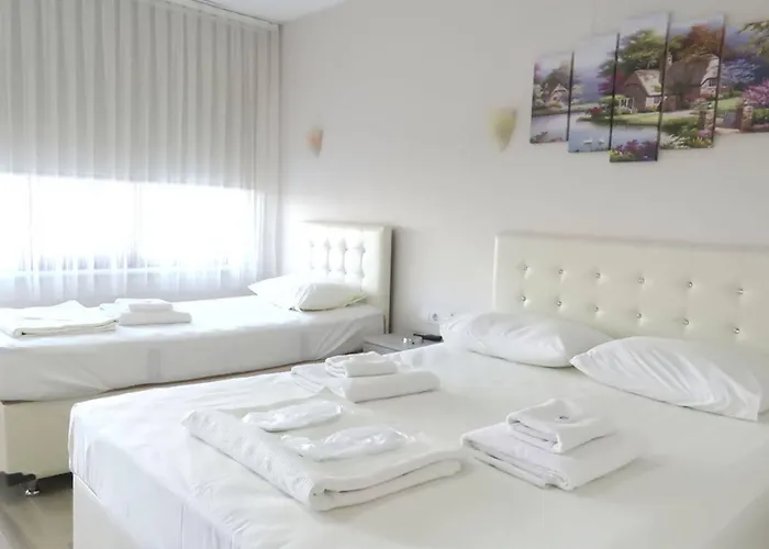 Nazan & Restaurant & 3*